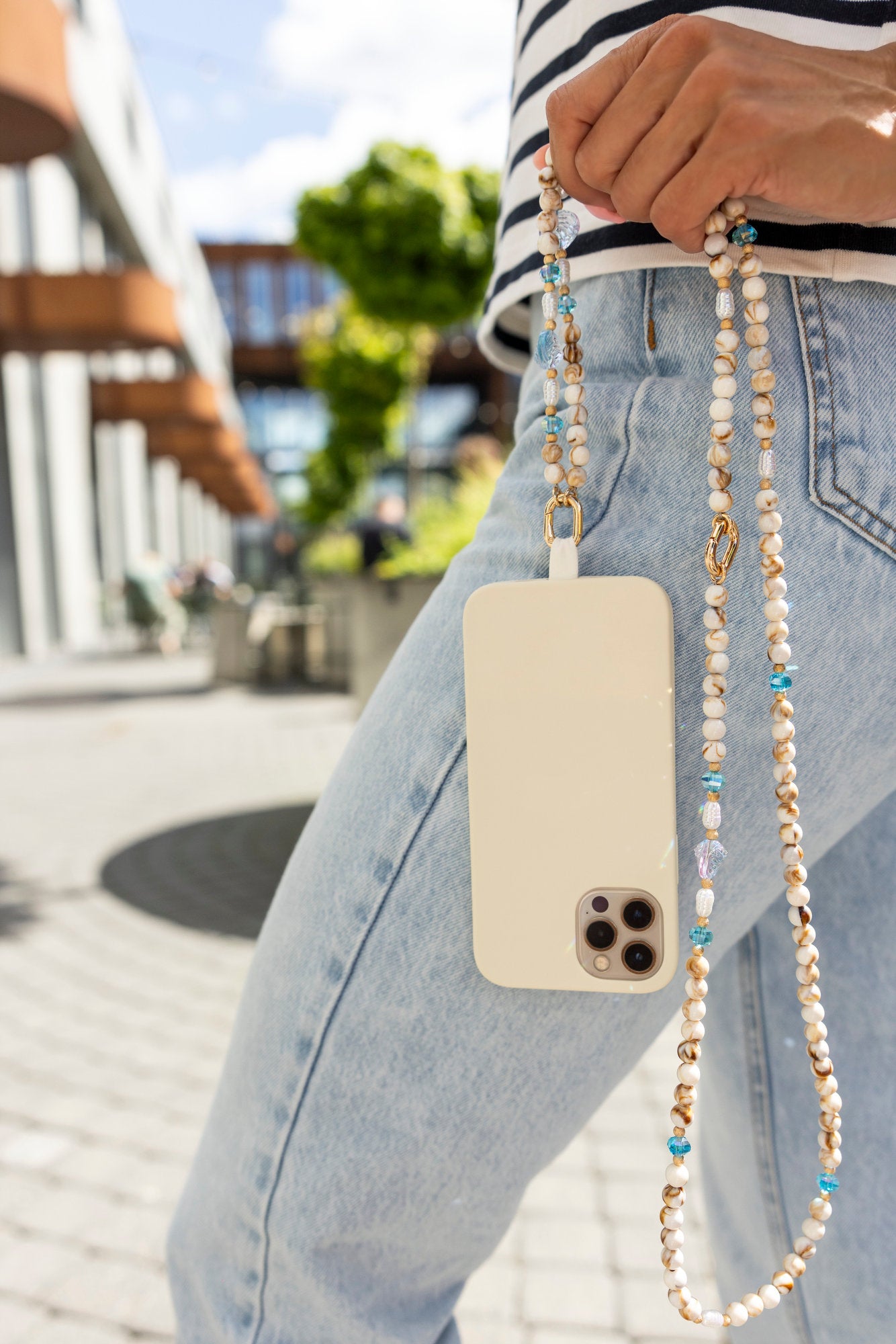 Lorívana Phone Lanyard